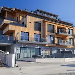 Kitzski Apartment Ski-In Ski-Out Accommodation *