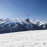 Kitzski Apartment Ski-In Ski-Out Accommodation דירה