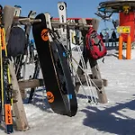 Kitzski Apartment Ski-In Ski-Out Accommodation *