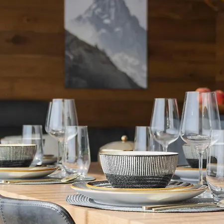 Daire Kitzski Apartment Ski-In Ski-Out Accommodation *